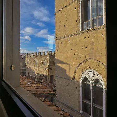 Via Lamberti, 3 - Charming - Charming And Historic 5th-floor Attic With Elevator In A Building At The Heart Of Vibrant Florence, Just A 2-minute Walk From Attractions アパート *