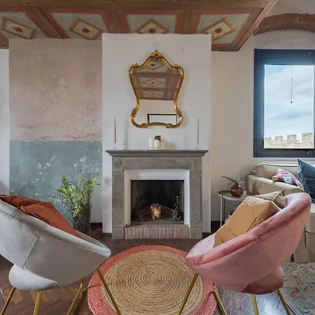 Charming Apartments: Historic Attic In Center *