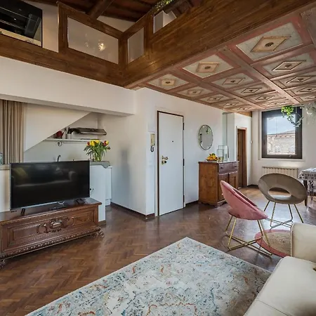 Charming Apartments: Historic Attic In Center Apartment *