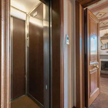 Apartment Charming Apartments: Historic Attic In Center *
