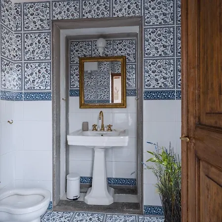 Via Lamberti, 3 - Charming - Charming And Historic 5th-floor Attic With Elevator In A Building At The Heart Of Vibrant Florence, Just A 2-minute Walk From Attractions Appartement