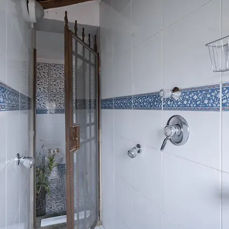 Via Lamberti, 3 - Charming - Charming And Historic 5th-floor Attic With Elevator In A Building At The Heart Of Vibrant Florence, Just A 2-minute Walk From Attractions Appartement *
