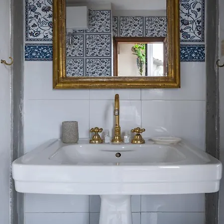 Charming Apartments: Historic Attic In Center Apartment *