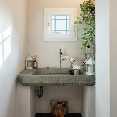 Via Lamberti, 3 - Charming - Charming And Historic 5th-floor Attic With Elevator In A Building At The Heart Of Vibrant Florence, Just A 2-minute Walk From Attractions *