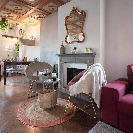 Via Lamberti, 3 - Charming - Charming And Historic 5th-floor Attic With Elevator In A Building At The Heart Of Vibrant Florence, Just A 2-minute Walk From Attractions Апартаменты Флоренция