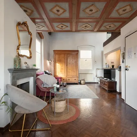 Апартаменты Via Lamberti, 3 - Charming - Charming And Historic 5th-floor Attic With Elevator In A Building At The Heart Of Vibrant Florence, Just A 2-minute Walk From Attractions Флоренция