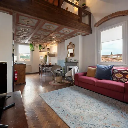 Апартаменты Via Lamberti, 3 - Charming - Charming And Historic 5th-floor Attic With Elevator In A Building At The Heart Of Vibrant Florence, Just A 2-minute Walk From Attractions