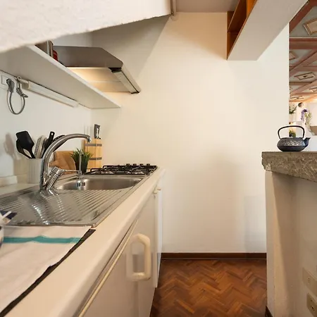 Via Lamberti, 3 - Charming - Charming And Historic 5th-floor Attic With Elevator In A Building At The Heart Of Vibrant Florence, Just A 2-minute Walk From Attractions Апартаменты