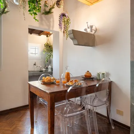 Via Lamberti, 3 - Charming - Charming And Historic 5th-floor Attic With Elevator In A Building At The Heart Of Vibrant Florence, Just A 2-minute Walk From Attractions * Флоренция