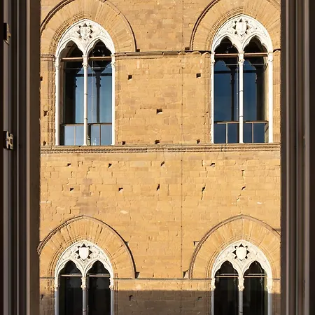 Via Lamberti, 3 - Charming - Charming And Historic 5th-floor Attic With Elevator In A Building At The Heart Of Vibrant Florence, Just A 2-minute Walk From Attractions Апартаменты Флоренция