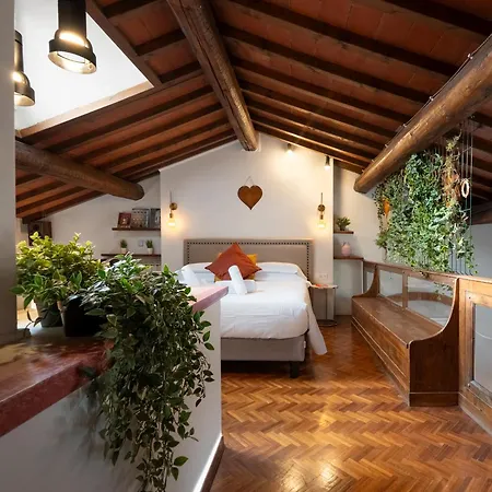 Апартаменты Via Lamberti, 3 - Charming - Charming And Historic 5th-floor Attic With Elevator In A Building At The Heart Of Vibrant Florence, Just A 2-minute Walk From Attractions *