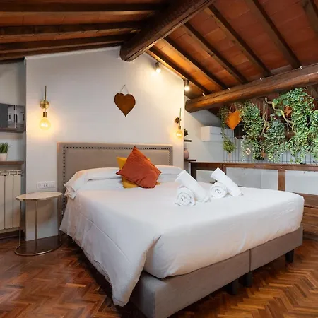 Via Lamberti, 3 - Charming - Charming And Historic 5th-floor Attic With Elevator In A Building At The Heart Of Vibrant Florence, Just A 2-minute Walk From Attractions * Флоренция