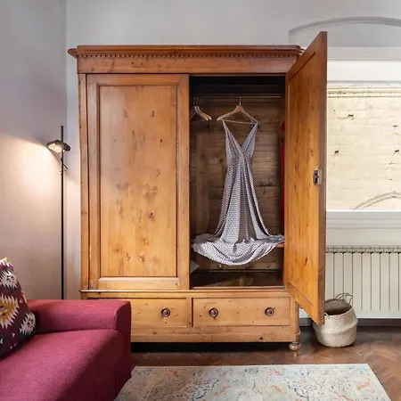 Via Lamberti, 3 - Charming - Charming And Historic 5th-floor Attic With Elevator In A Building At The Heart Of Vibrant Florence, Just A 2-minute Walk From Attractions * Флоренция