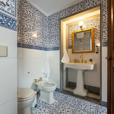 Via Lamberti, 3 - Charming - Charming And Historic 5th-floor Attic With Elevator In A Building At The Heart Of Vibrant Florence, Just A 2-minute Walk From Attractions Апартаменты Флоренция