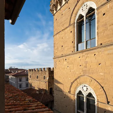 Via Lamberti, 3 - Charming - Charming And Historic 5th-floor Attic With Elevator In A Building At The Heart Of Vibrant Florence, Just A 2-minute Walk From Attractions Апартаменты *