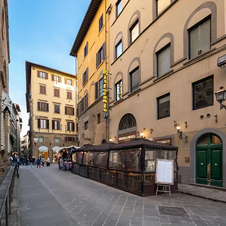 Апартаменты Via Lamberti, 3 - Charming - Charming And Historic 5th-floor Attic With Elevator In A Building At The Heart Of Vibrant Florence, Just A 2-minute Walk From Attractions Флоренция