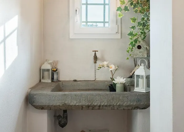 Via Lamberti, 3 - Charming - Charming And Historic 5th-floor Attic With Elevator In A Building At The Heart Of Vibrant Florence, Just A 2-minute Walk From Attractions *